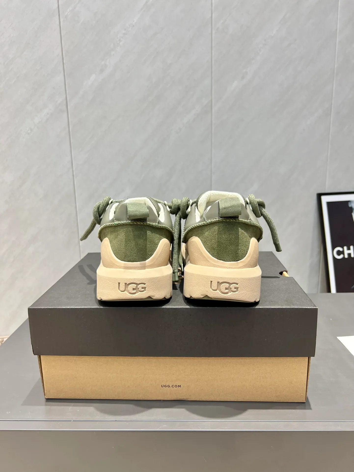 Factory: Couple P620💰 "Exclusive top version" UGG~25vs popular platform thick-soled casual shoes series... [Couple's thick-soled Maori casual shoes] A shoe that will not clash with shirts, simple partition design ➕ spotted outsole, silk curly upper, a must-have for autumn and winter, can be worn with any pants or skirt, very comfortable and good-looking... ❶Fabric: Original customized cow ➕ Sheepskin ❷Inner lining: original customized wool ❸Feet: original customized sheepskin ❹Outsole: original molded foam outsole ❺Number: 35-44 (Female 41. Male 45. Customized, non-returnable) ❻Packaging: Original full set of packaging ☀Color: Official website updated simultaneously